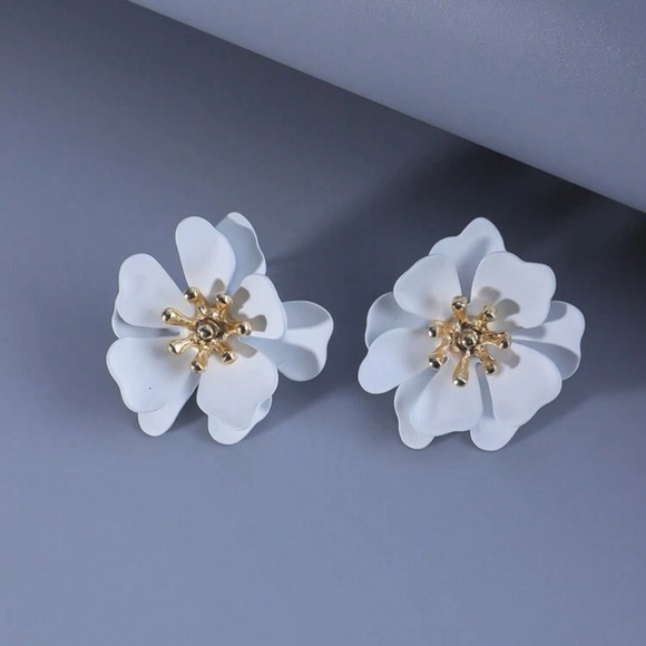 White Flower Studs Earrings - Picture 3 of 7